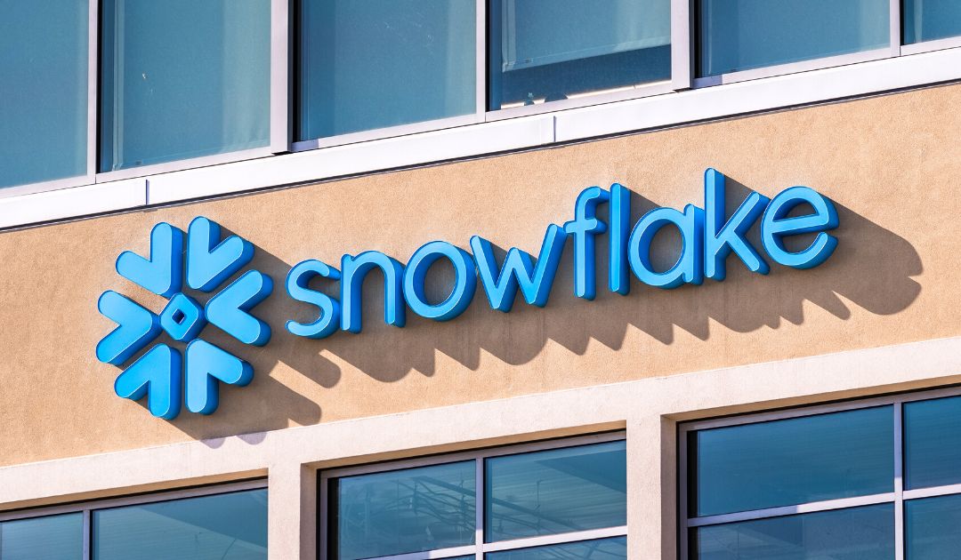 Snowflake, earnings beat expectations but stock falls on cautious guidance